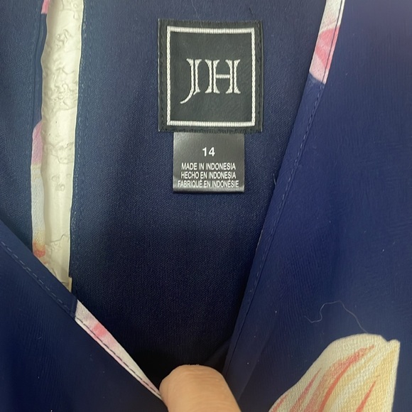 Dress - Picture 2 of 3